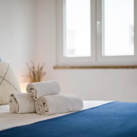 Apartment Bright - 5min To The By Lovelystay *