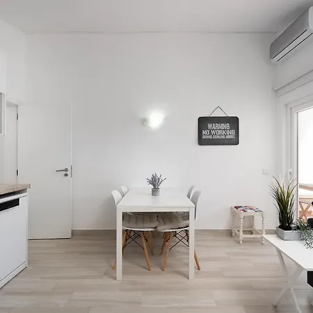 Apartment Bright - 5min To The By Lovelystay *